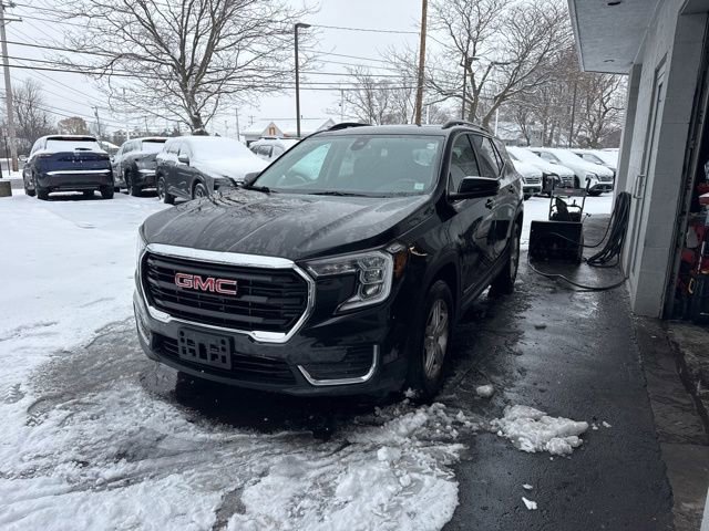 Used 2022 GMC Terrain SLE w/ Driver Convenience Package image 5