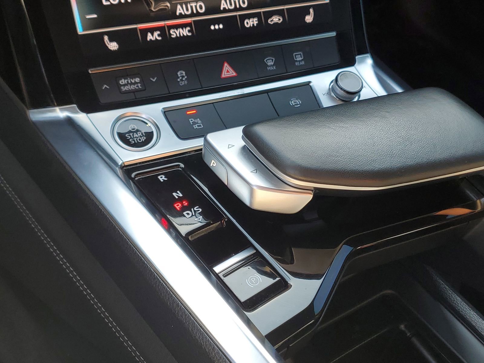 Used 2023 Audi e-tron Premium w/ Convenience Plus Package image 33