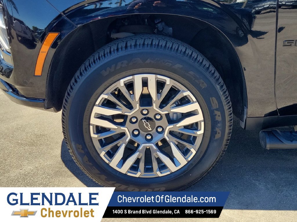 Used 2025 Chevrolet Suburban Z71 AWD/4WD image 18
