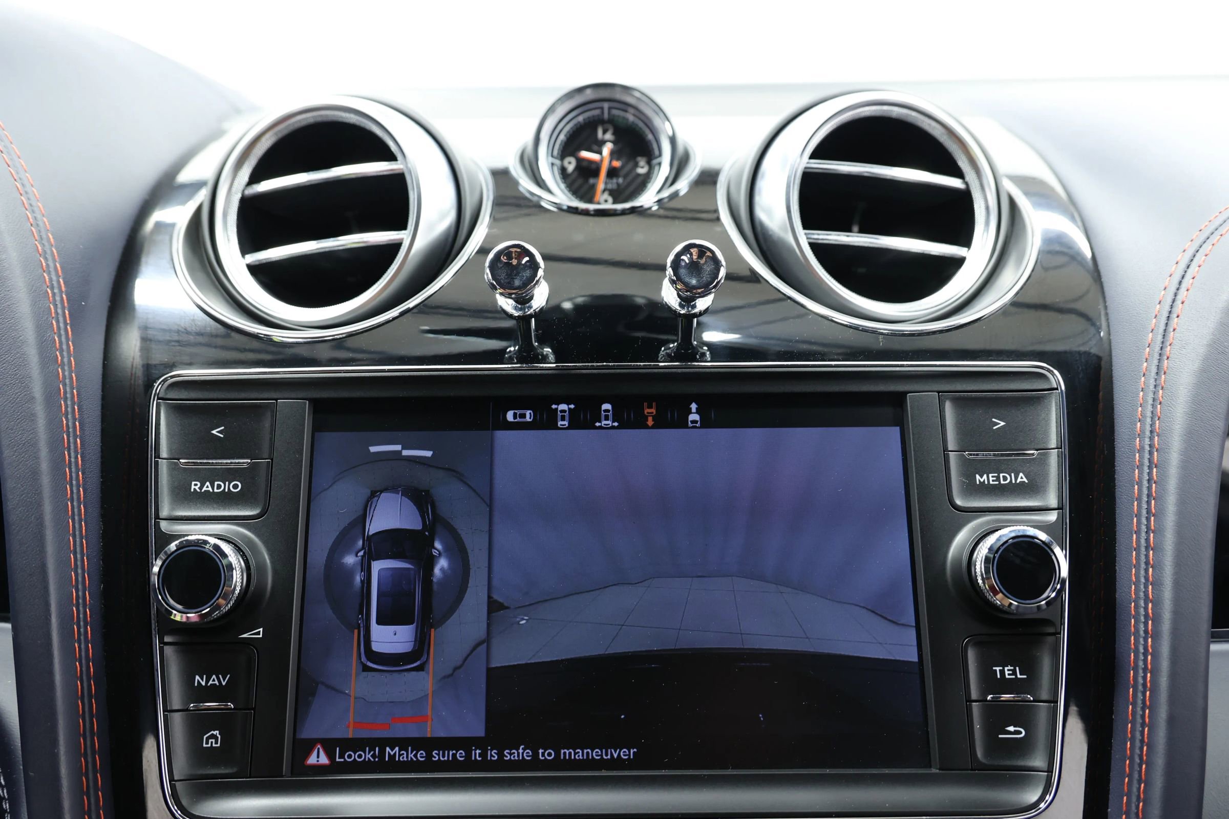 Used 2019 Bentley Bentayga AWD/4WD image 36
