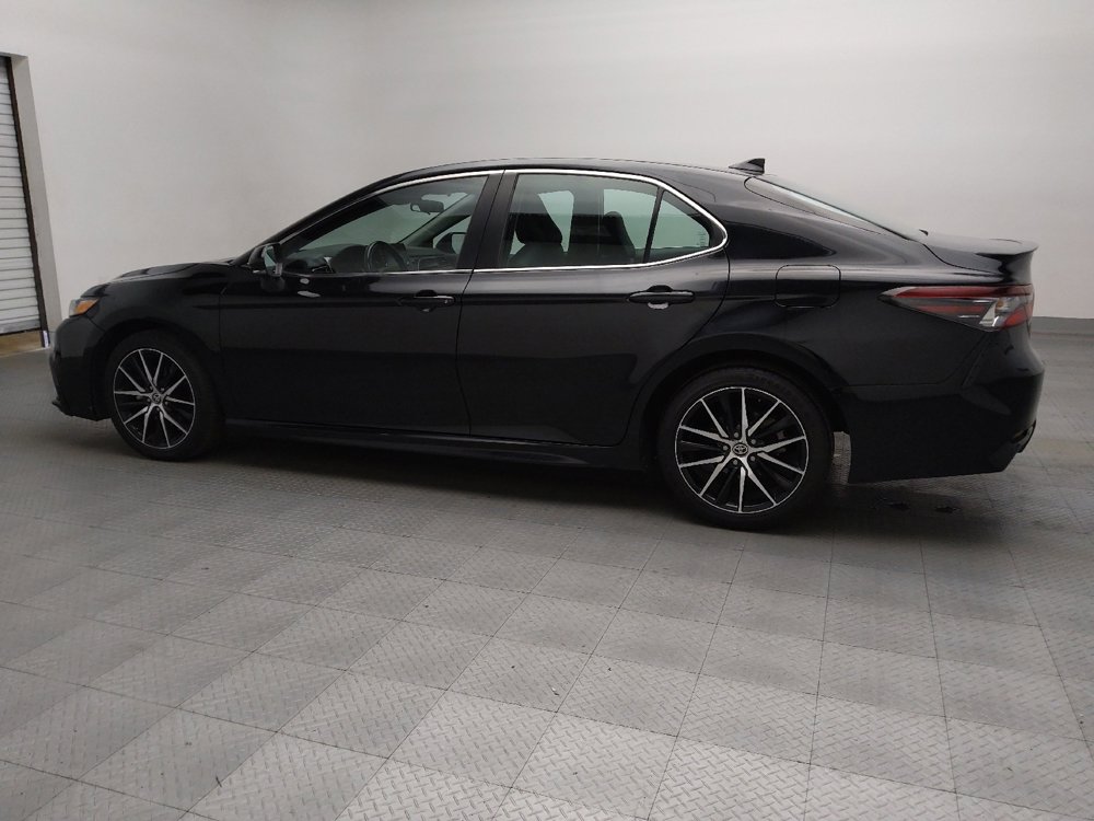 Used 2023 Toyota Camry SE image 3