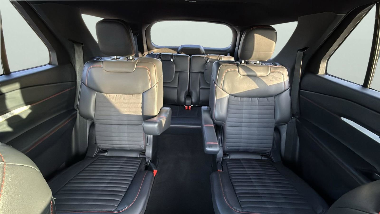 Certified 2025 Ford Explorer ST-Line w/ Premium Package image 26