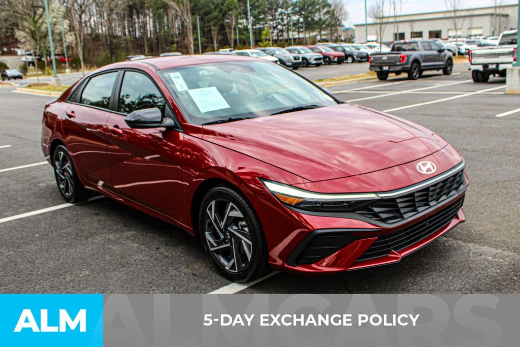 Used 2025 Hyundai Elantra Sport image 4