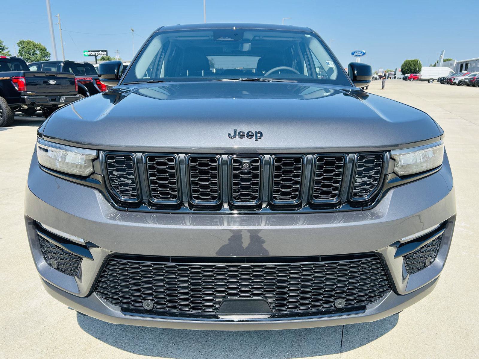 Used 2023 Jeep Grand Cherokee Limited w/ Luxury Tech Group II AWD/4WD image 37