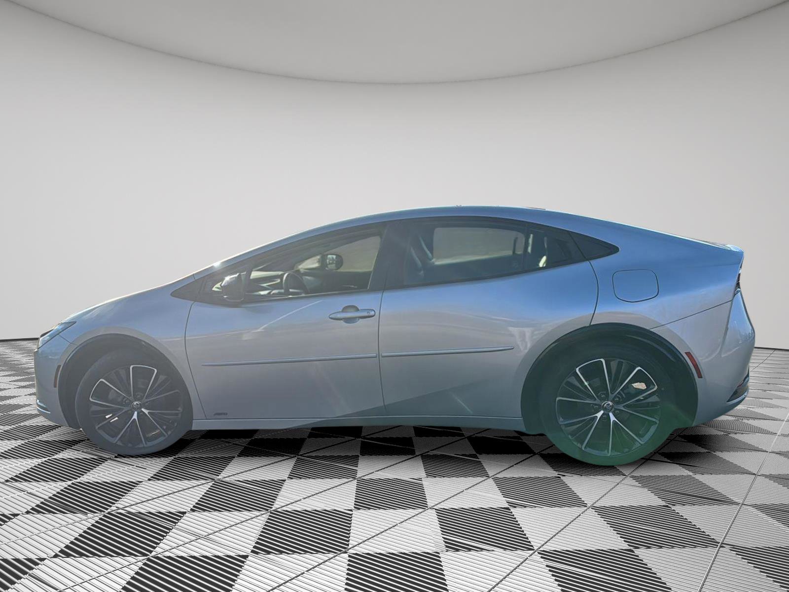 Used 2023 Toyota Prius XLE image 11