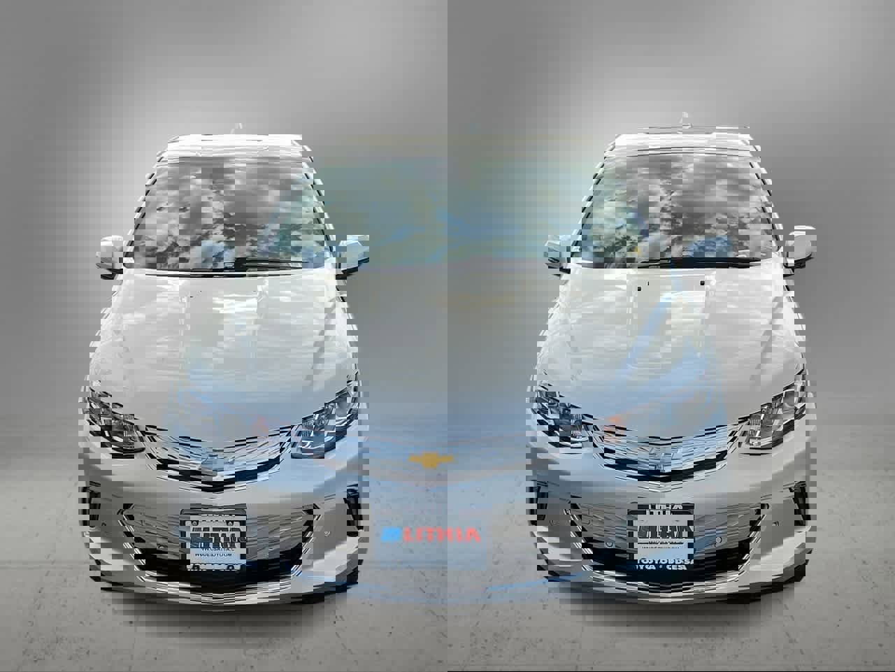 Used 2018 Chevrolet Volt Premier w/ Driver Confidence Package image 3