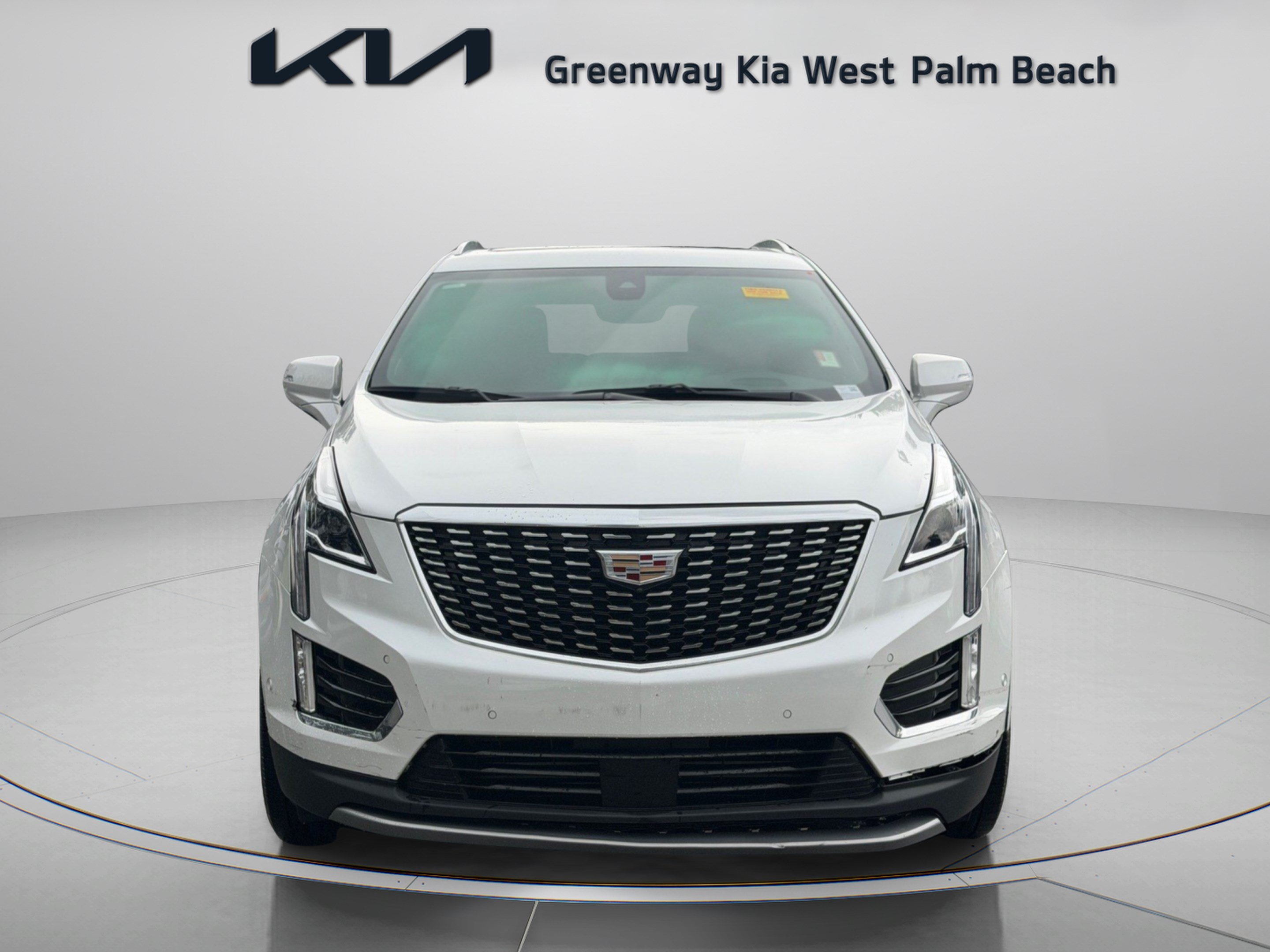 Used 2023 Cadillac XT5 Premium Luxury w/ Technology Package FWD image 2