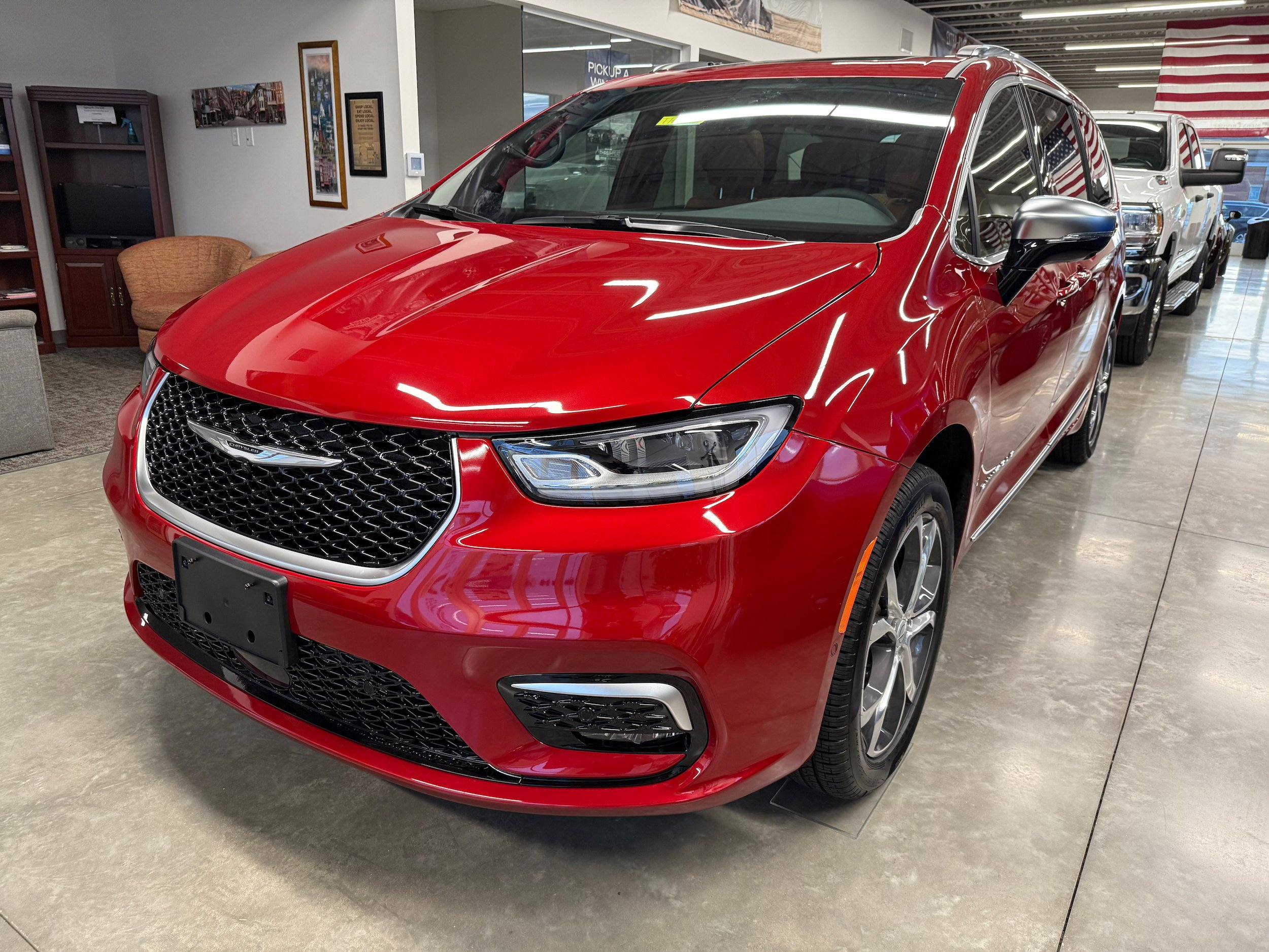 New 2026 Chrysler Pacifica Pinnacle w/ Trailer Tow Group AWD/4WD image 31