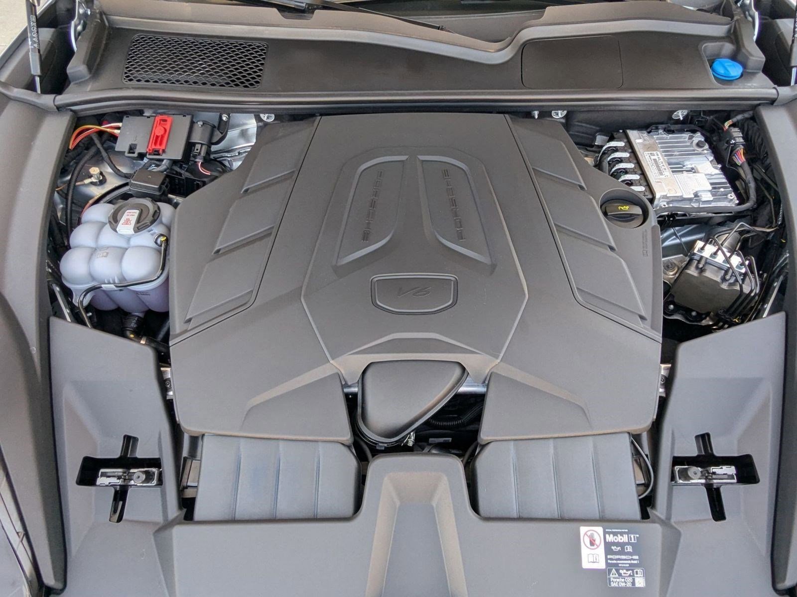 Certified 2025 Porsche Cayenne image 27