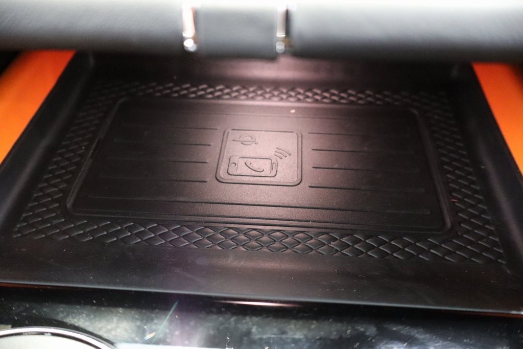 Used 2025 Bentley Bentayga image 15