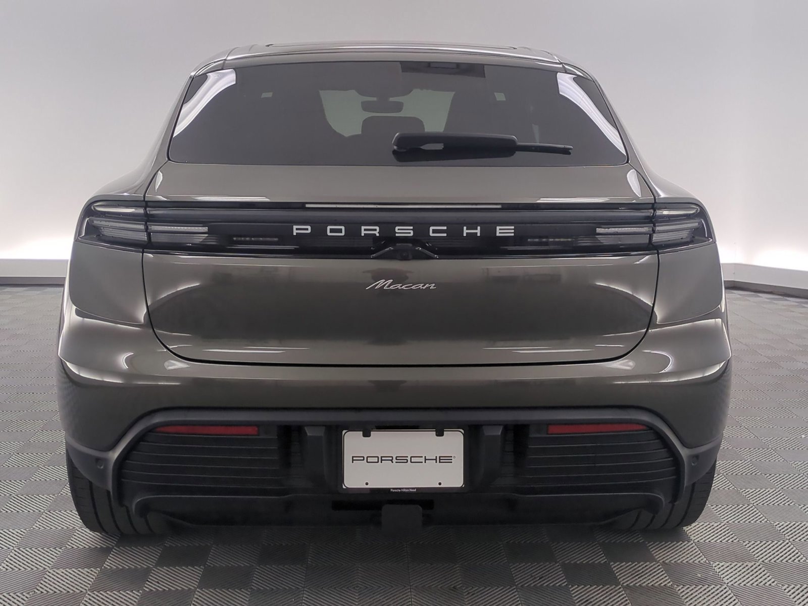 Certified 2025 Porsche Macan Electric RWD image 10
