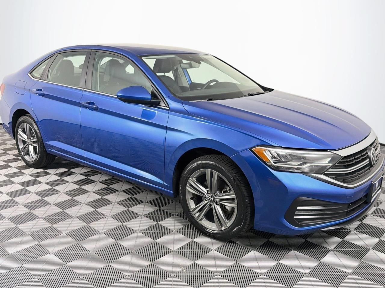 Used 2024 Volkswagen Jetta SE FWD image 29