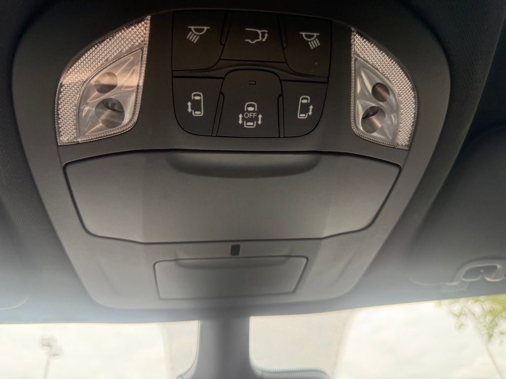 Used 2025 Chrysler Pacifica Select w/ Uconnect Theater Family Group AWD/4WD image 29