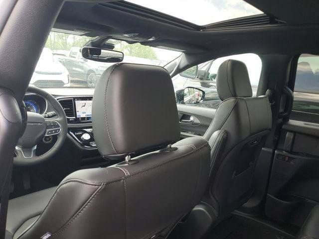 New 2027 Chrysler Pacifica Select AWD/4WD image 11