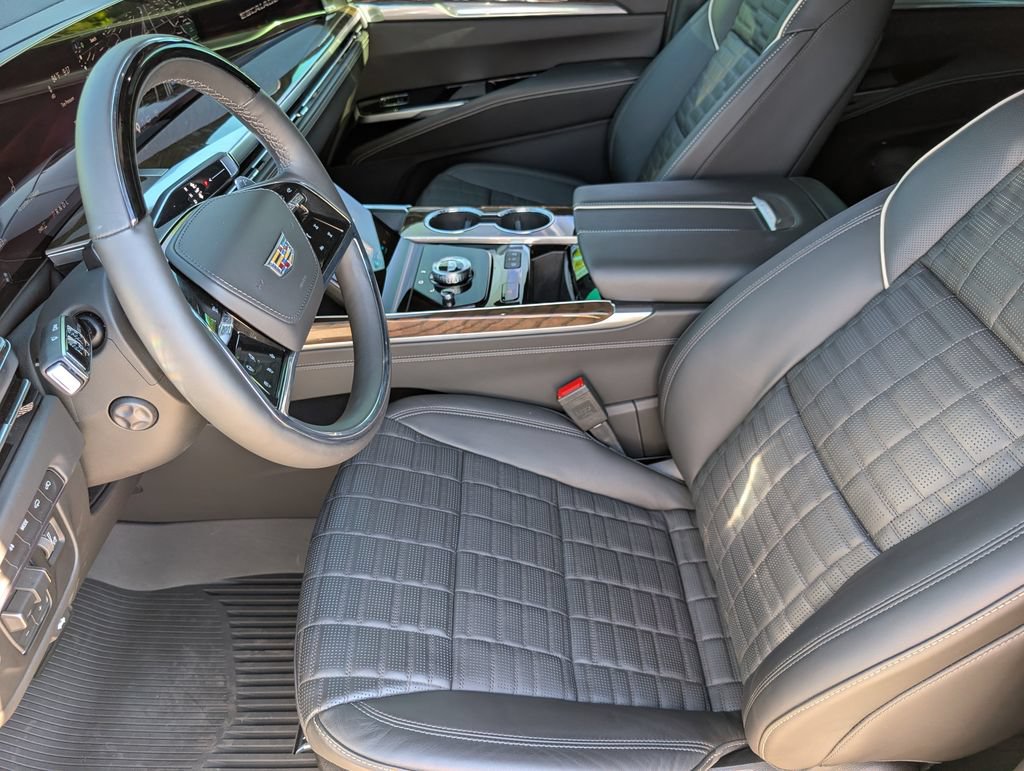 Certified 2026 Cadillac Escalade ESV Platinum Sport w/ LPO, ONYX Package AWD/4WD image 12