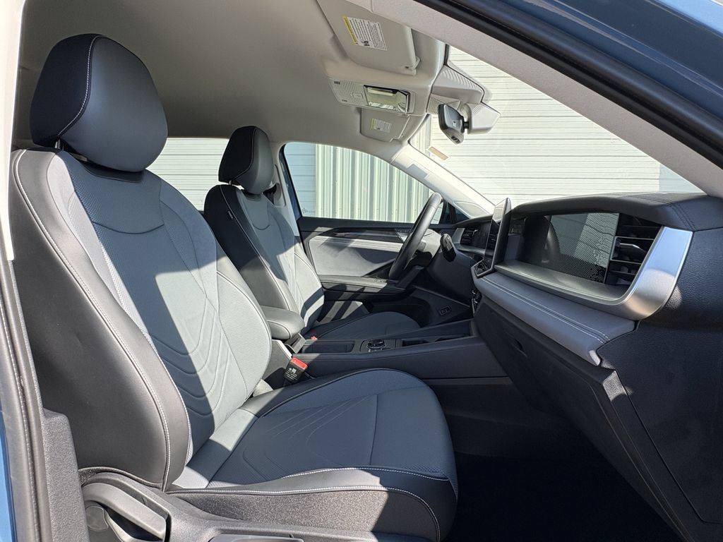 Used 2025 Volkswagen Tiguan SE FWD image 28