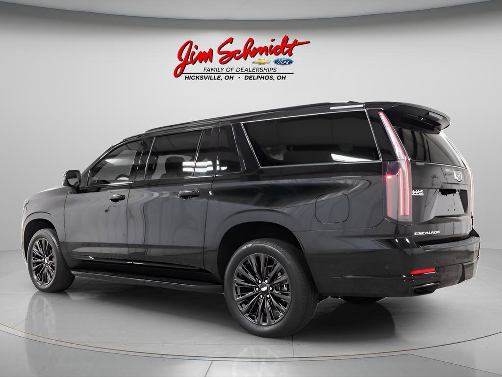 Used 2025 Cadillac Escalade ESV Sport w/ LPO, ONYX Package AWD/4WD image 4