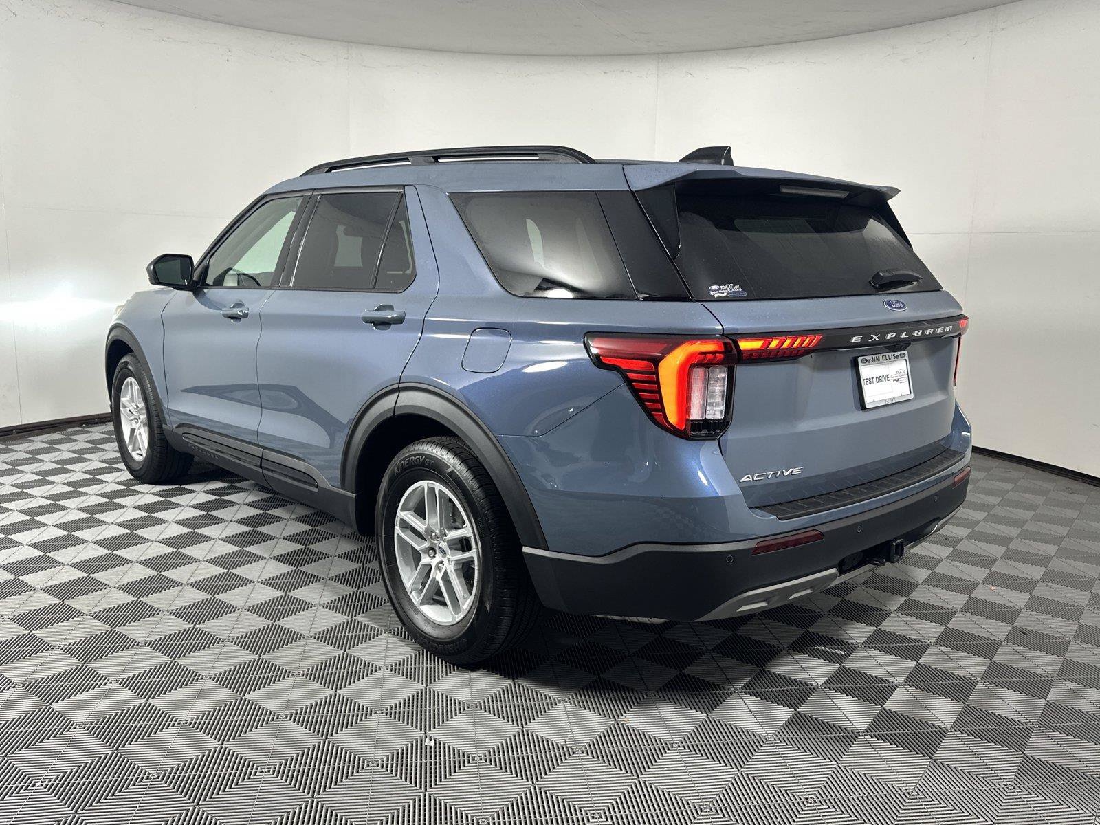 Used 2026 Ford Explorer Active w/ Active Comfort Package RWD image 5