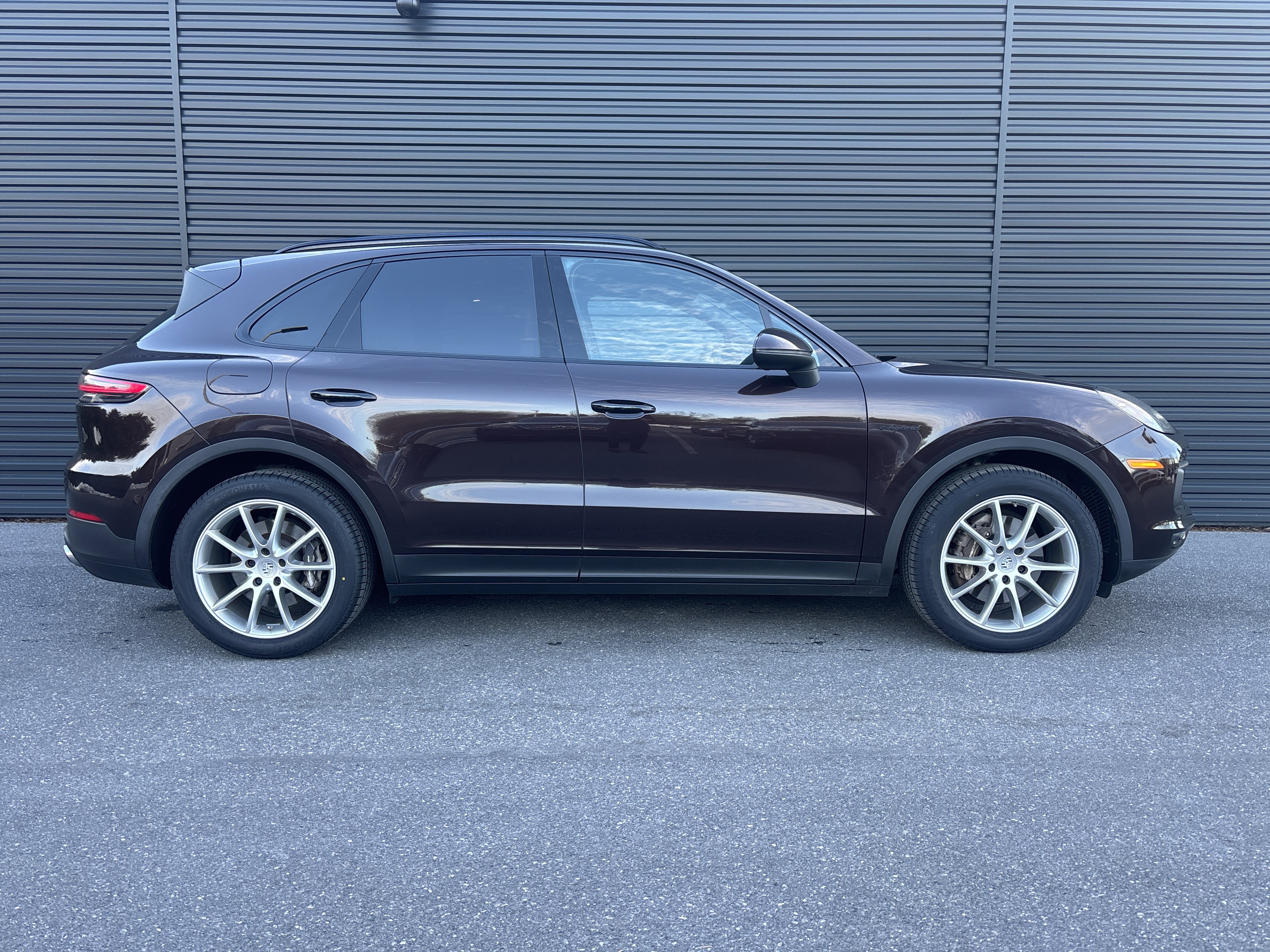 Certified 2022 Porsche Cayenne E-Hybrid image 1
