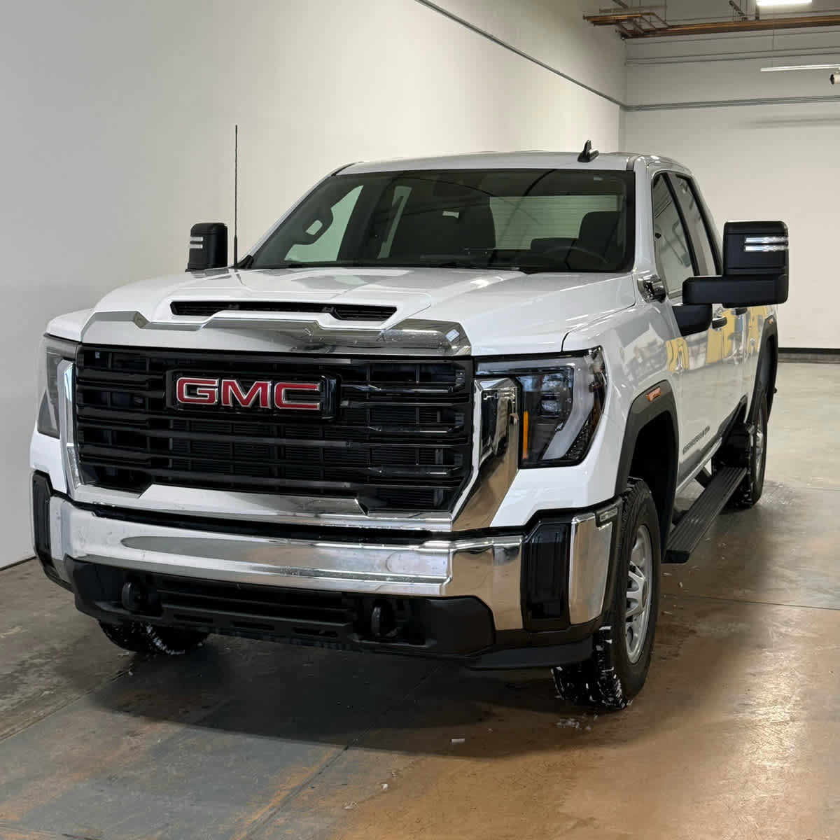Certified 2024 GMC Sierra 2500 Pro w/ Convenience Package image 1