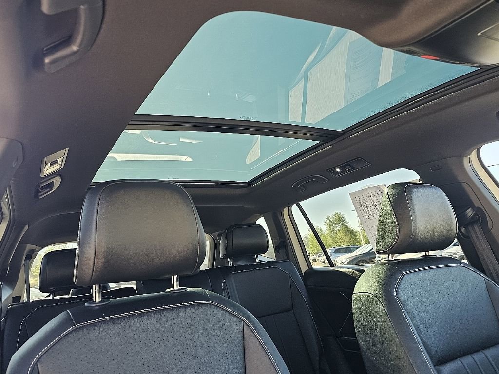 Used 2024 Volkswagen Tiguan SE R-Line image 19