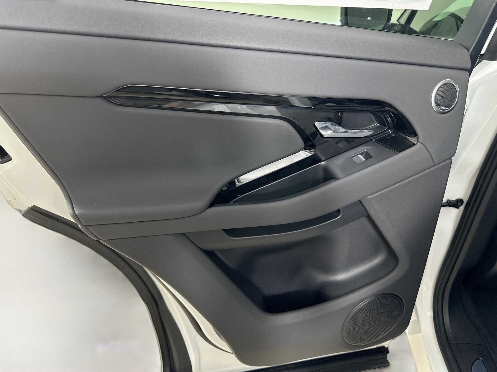 New 2026 Land Rover Range Rover Evoque S AWD/4WD image 34