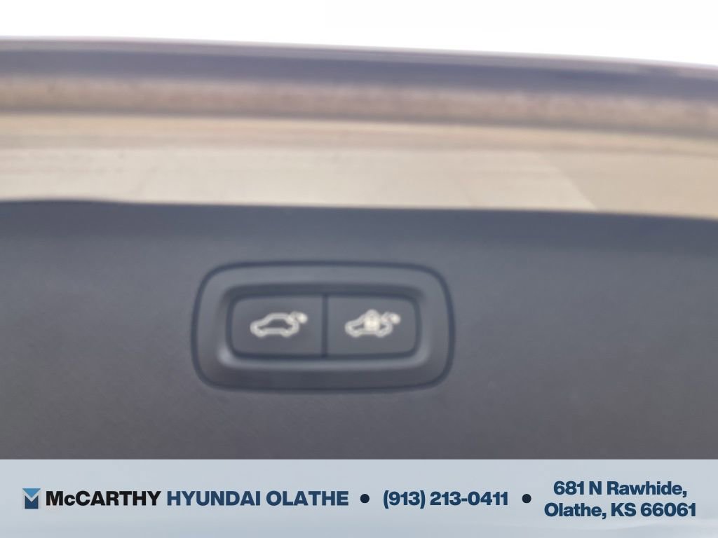 Used 2016 Volvo XC90 T6 Momentum w/ Momentum Plus Package AWD/4WD image 24