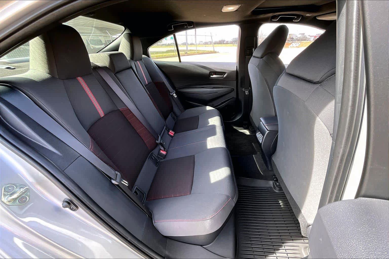 Used 2025 Toyota Corolla SE w/ SE Premium Package image 19