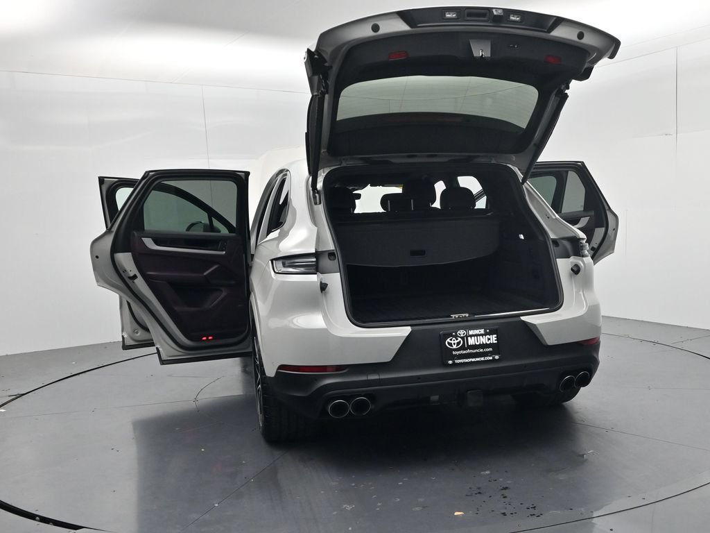 Used 2025 Porsche Cayenne S AWD/4WD image 64