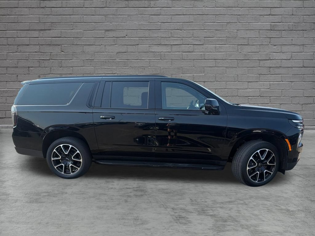 New 2026 Chevrolet Suburban RST w/ Comfort Package AWD/4WD image 11