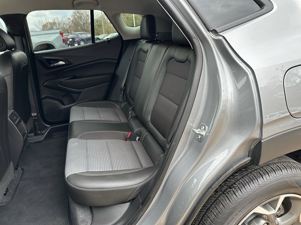 Used 2025 Chevrolet Trax LT FWD image 9
