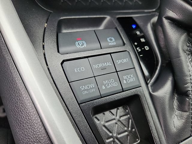 Used 2025 Toyota RAV4 LE AWD/4WD image 23