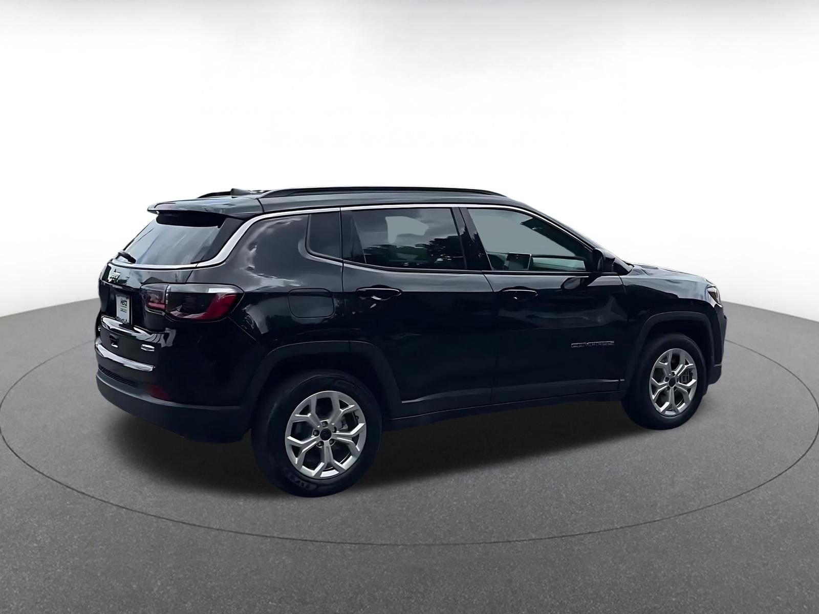 Used 2025 Jeep Compass Latitude AWD/4WD image 15