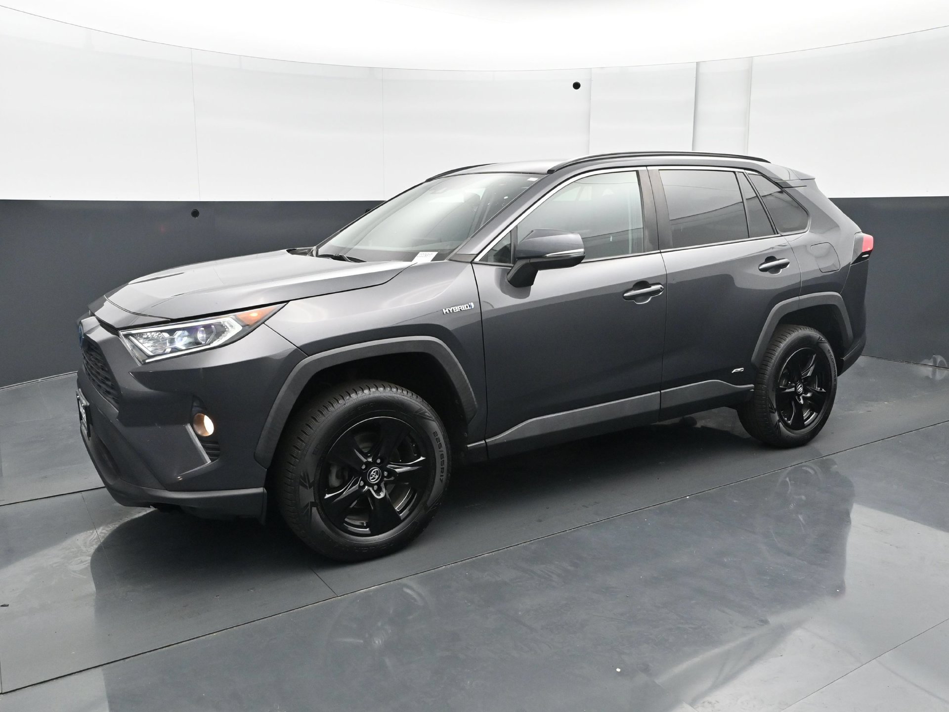Used 2020 Toyota RAV4 XLE w/ Convenience Package AWD/4WD image 2