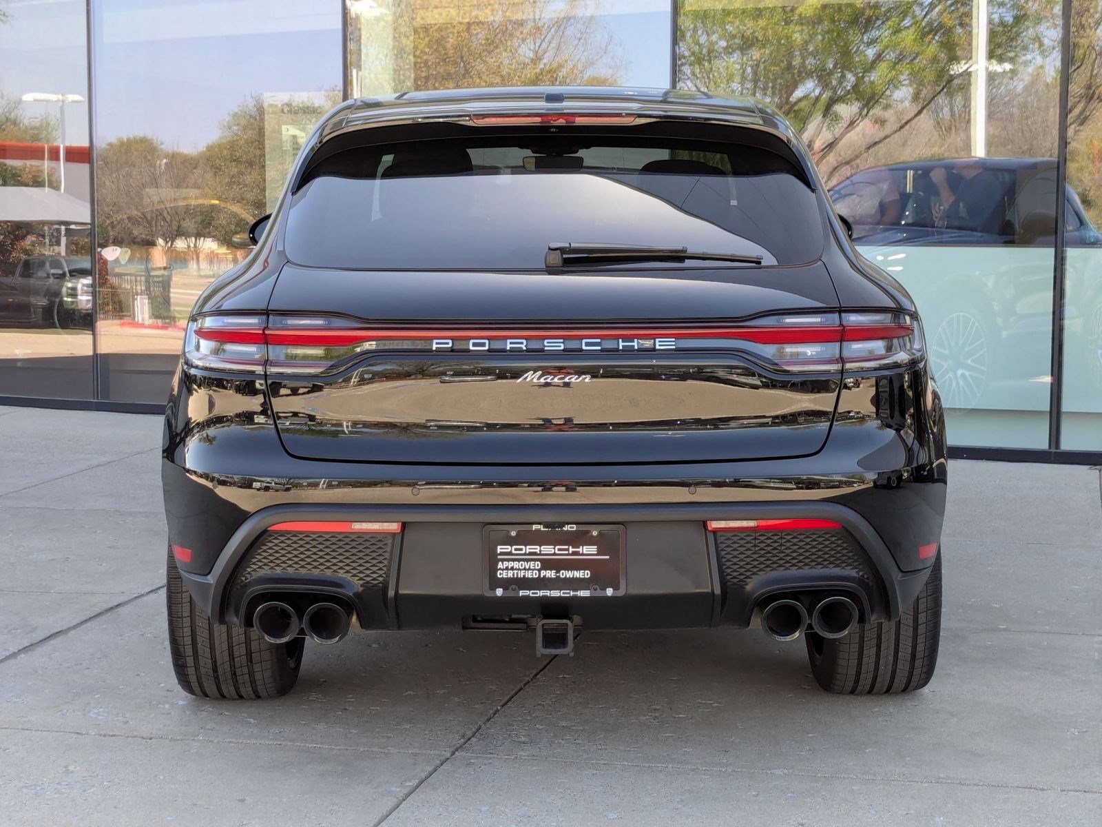 Certified 2025 Porsche Macan image 10