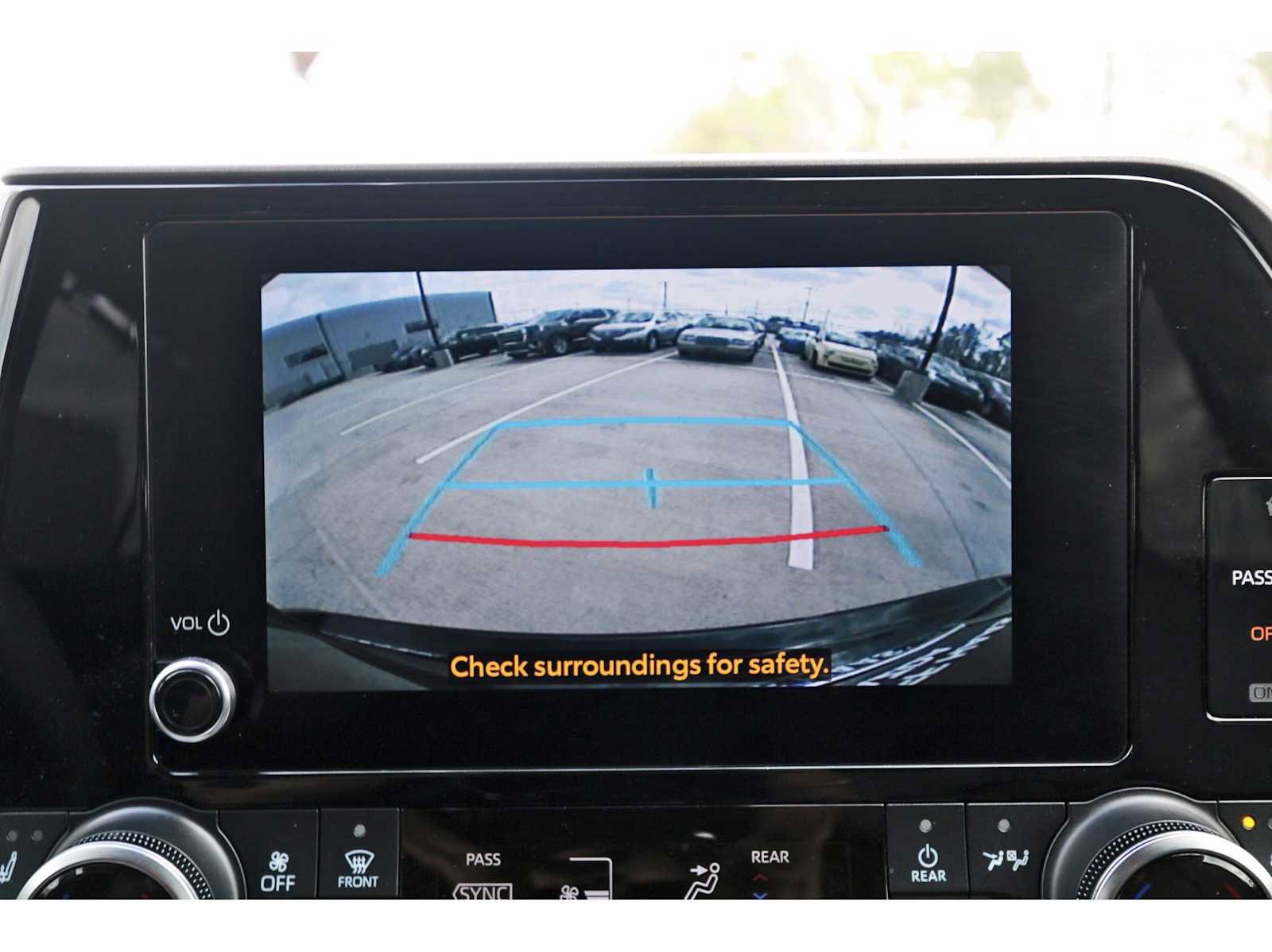 Used 2023 Toyota Highlander XLE image 24