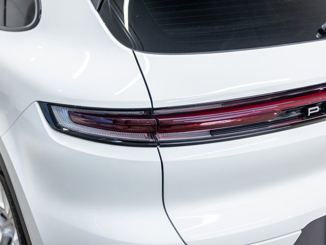 Used 2025 Porsche Cayenne S image 23