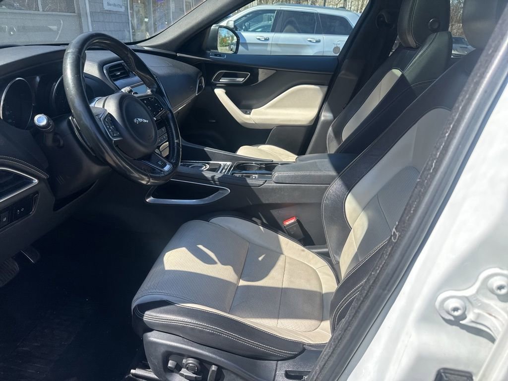 Used 2017 Jaguar F-PACE R-Sport image 24