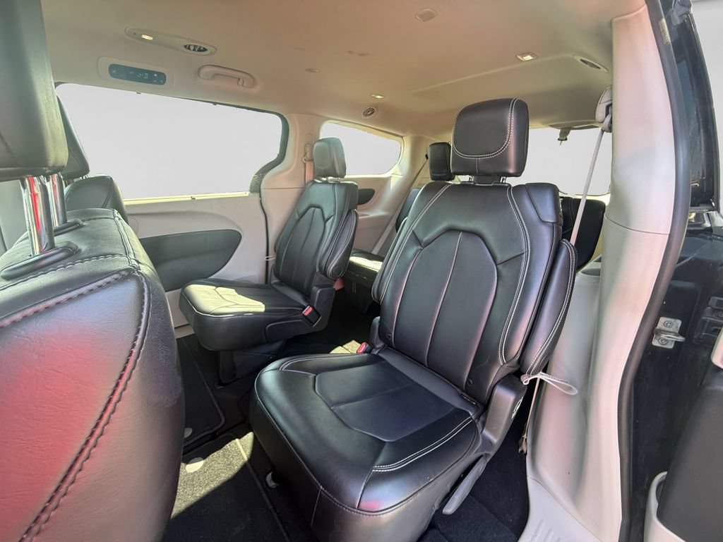 Used 2024 Chrysler Pacifica Touring-L FWD image 37