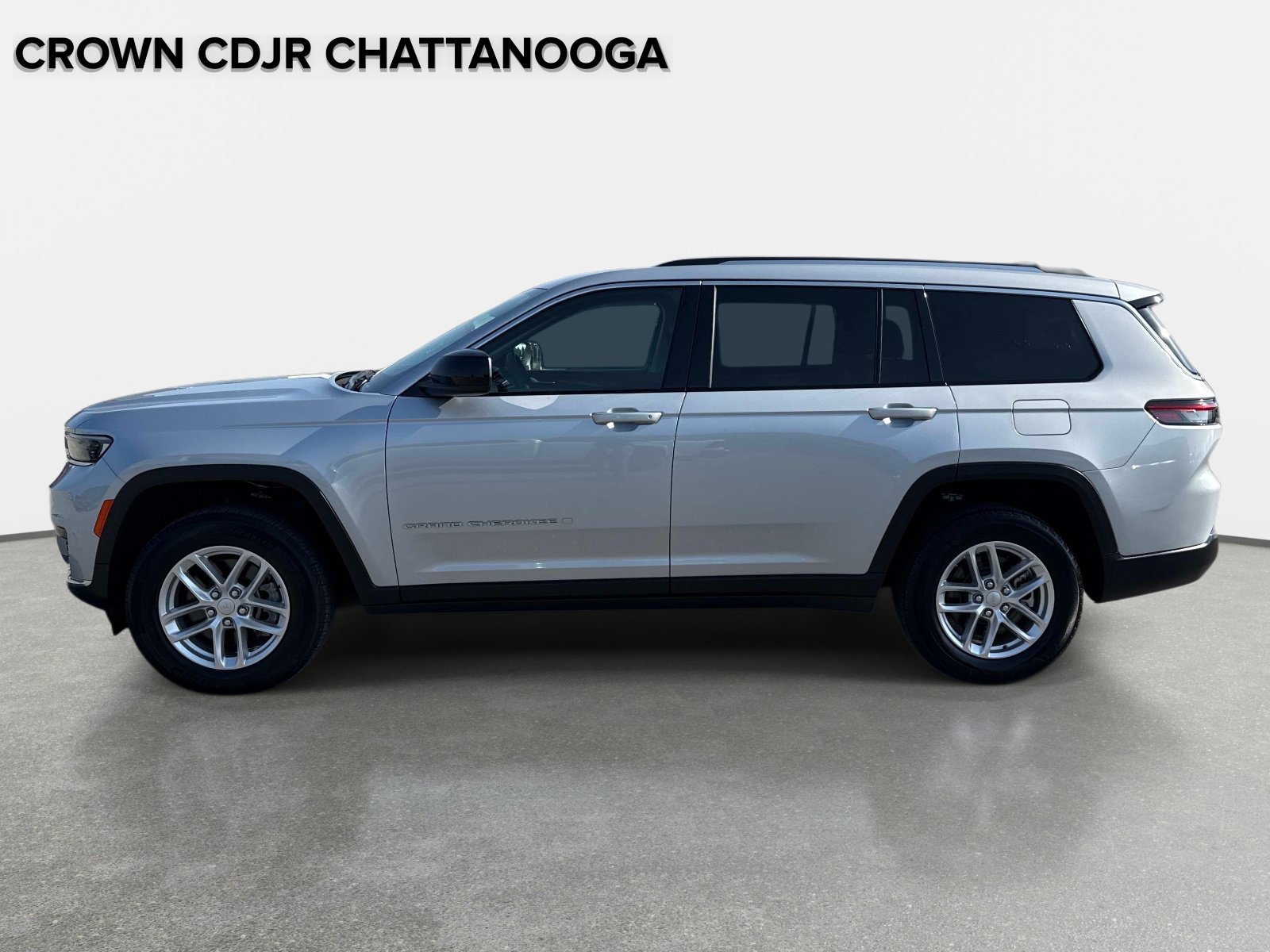 Certified 2023 Jeep Grand Cherokee L Laredo w/ Luxury Tech Group I AWD/4WD image 9