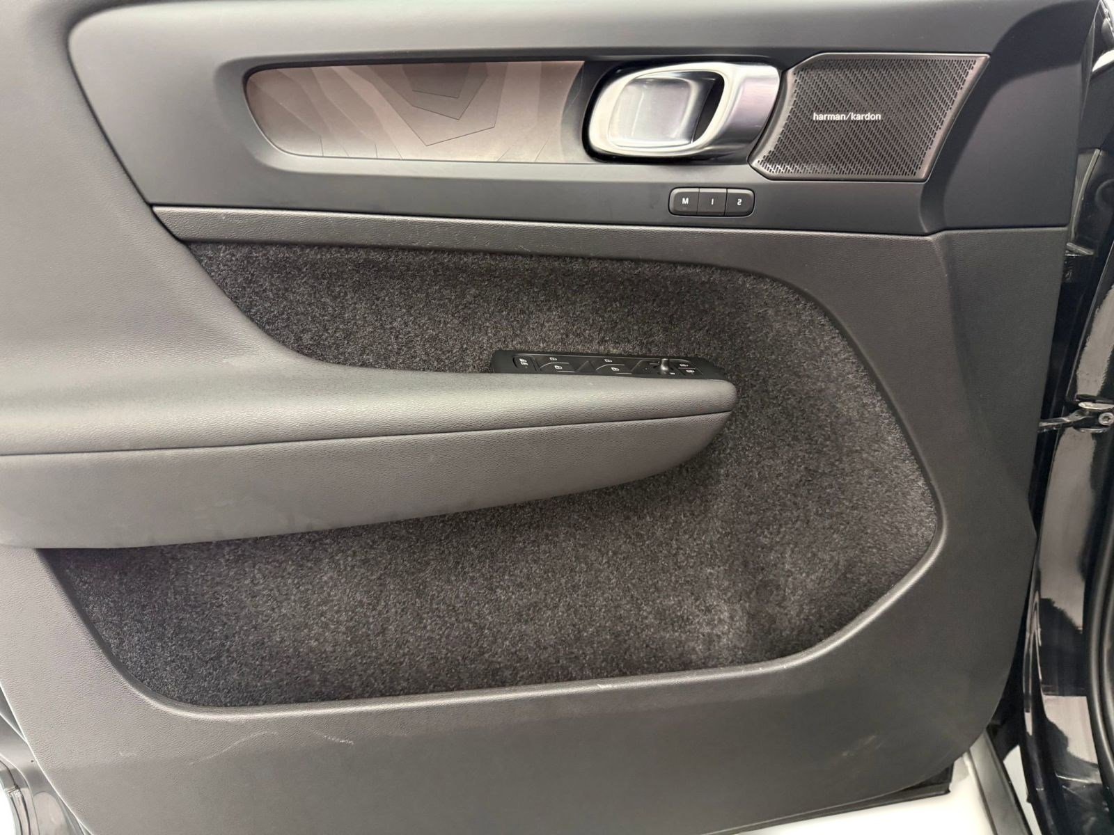 Used 2023 Volvo C40 P8 Recharge Ultimate image 12