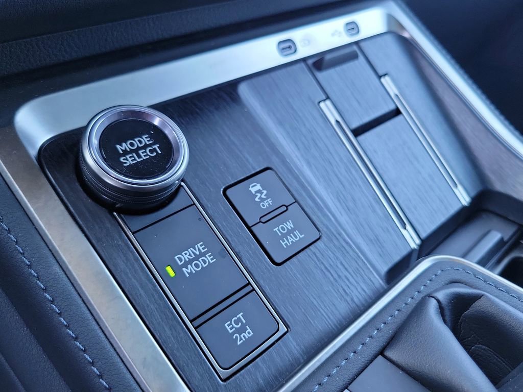 Used 2024 Lexus GX 550 w/ Accessory Package (31) image 11