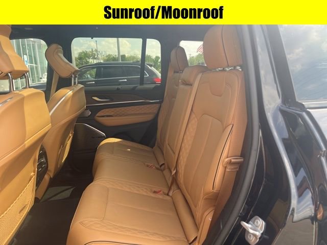 Used 2022 Jeep Grand Cherokee Summit w/ Luxury Tech Group V AWD/4WD image 7