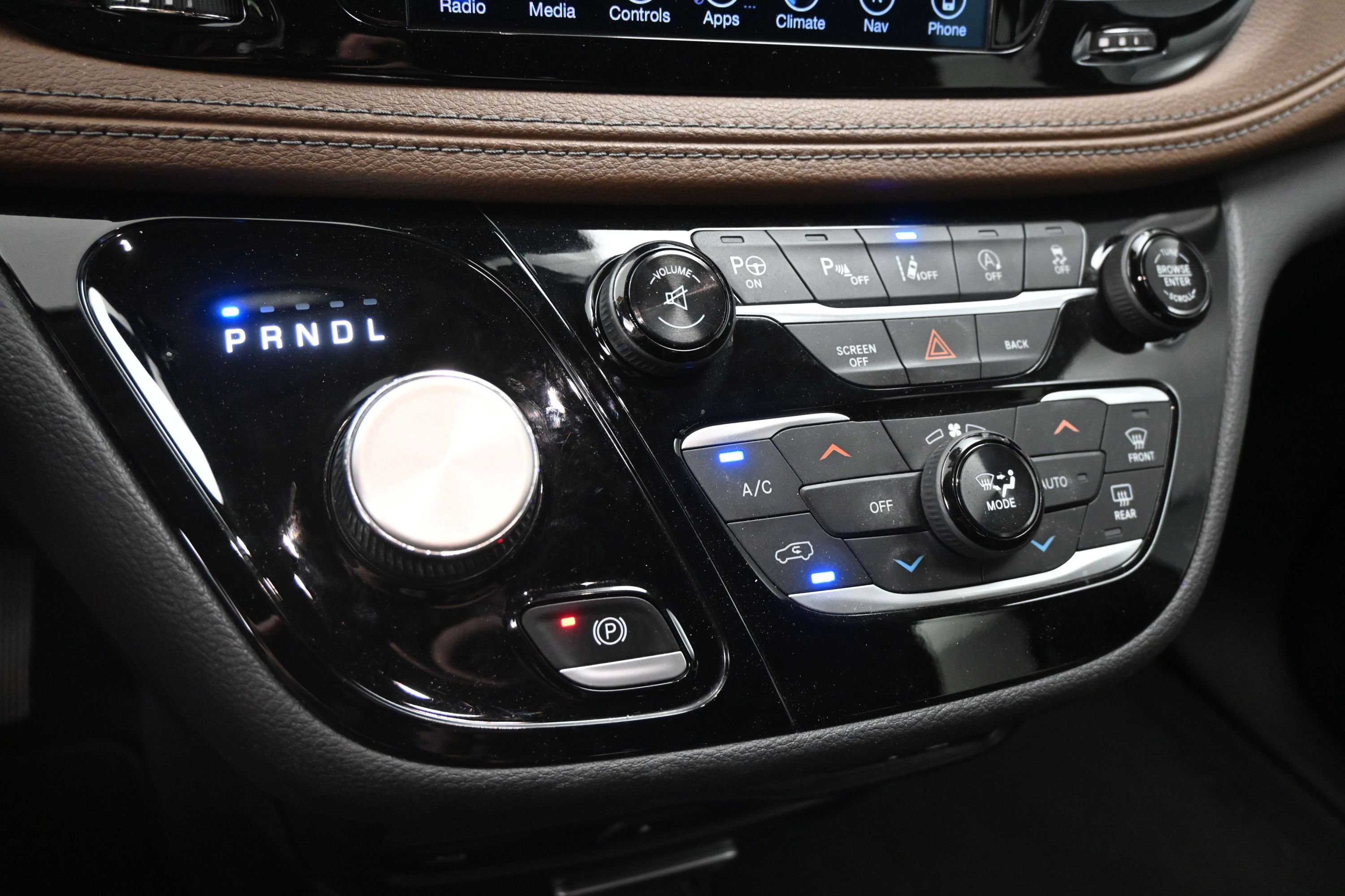 Used 2017 Chrysler Pacifica Limited w/ UConnect Theater Package image 29