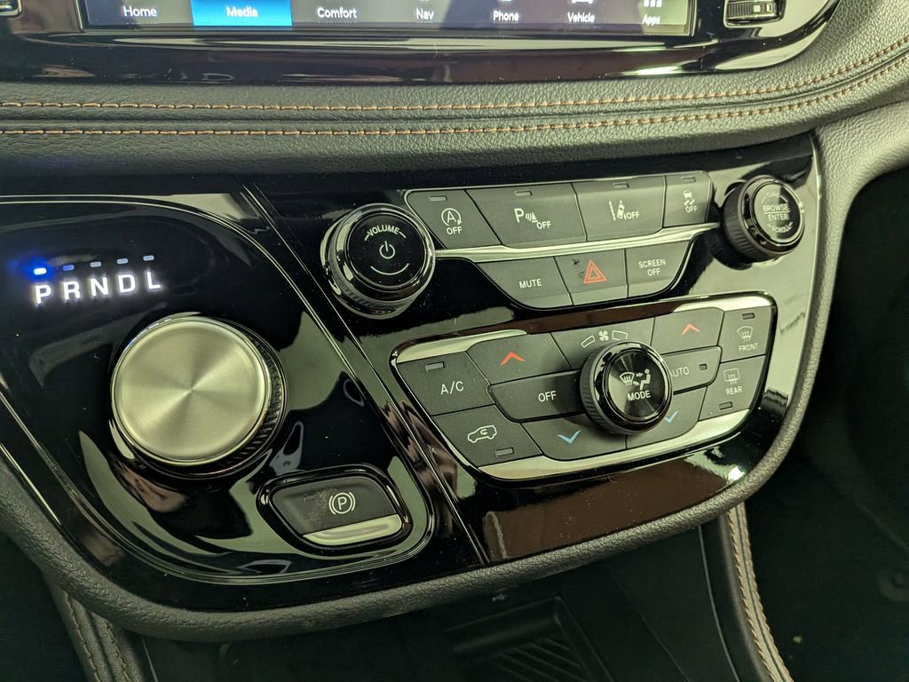 New 2026 Chrysler Pacifica Pinnacle w/ Trailer Tow Group image 25