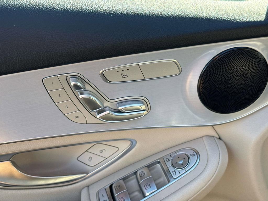 Used 2022 Mercedes-Benz GLC 300 4MATIC image 21