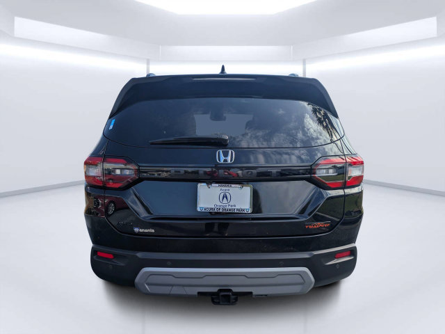Used 2025 Honda Pilot TrailSport image 4