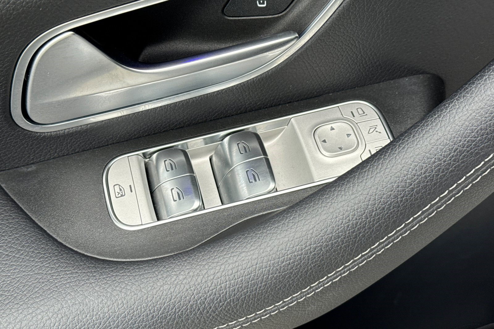 Certified 2025 Mercedes-Benz GLE 450e 4MATIC image 14