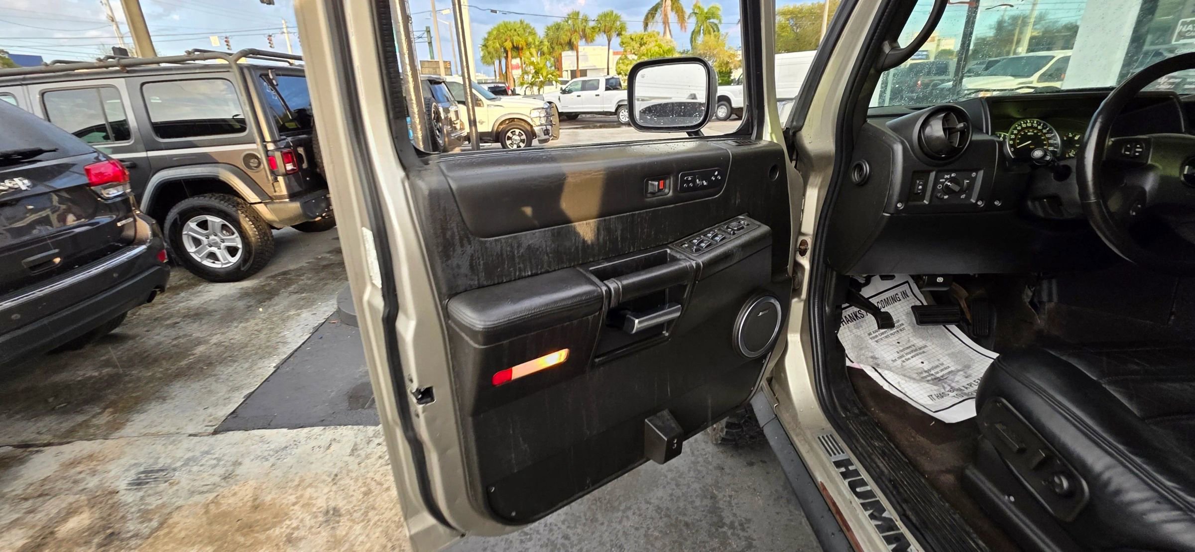 Used 2005 HUMMER H2 SUT w/ Preferred Equipment Group image 21