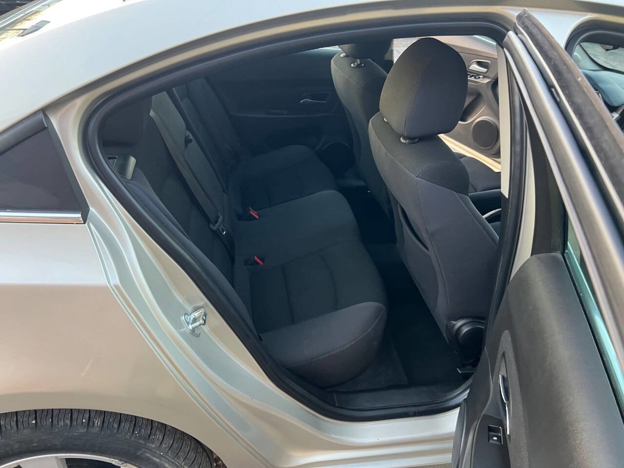 Used 2016 Chevrolet Cruze LT image 15